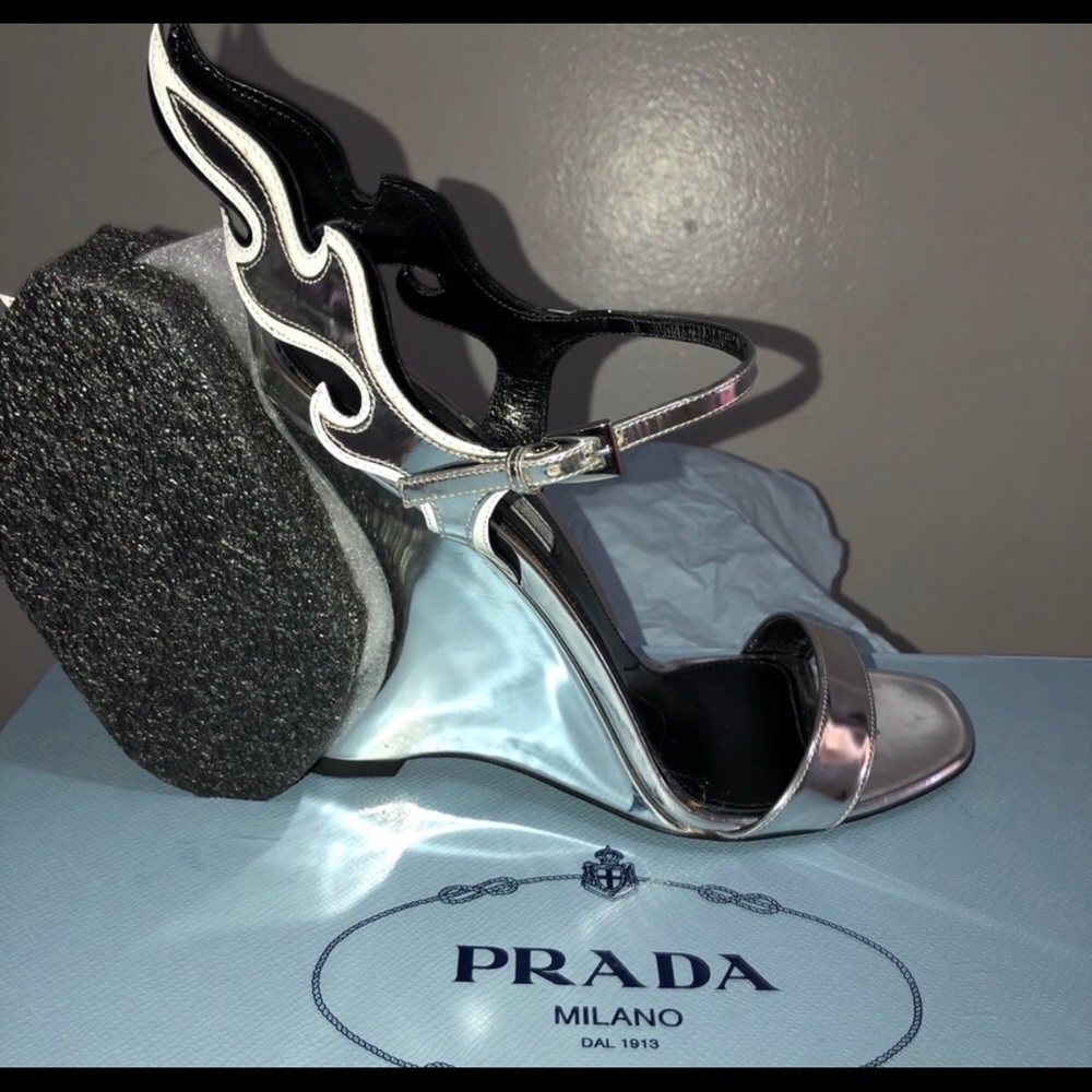 Prada flames (2019)